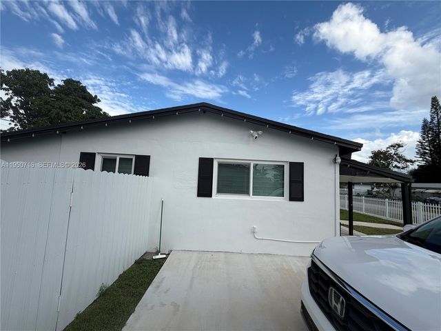 1011 NE 212th Ter, Miami, FL 33179