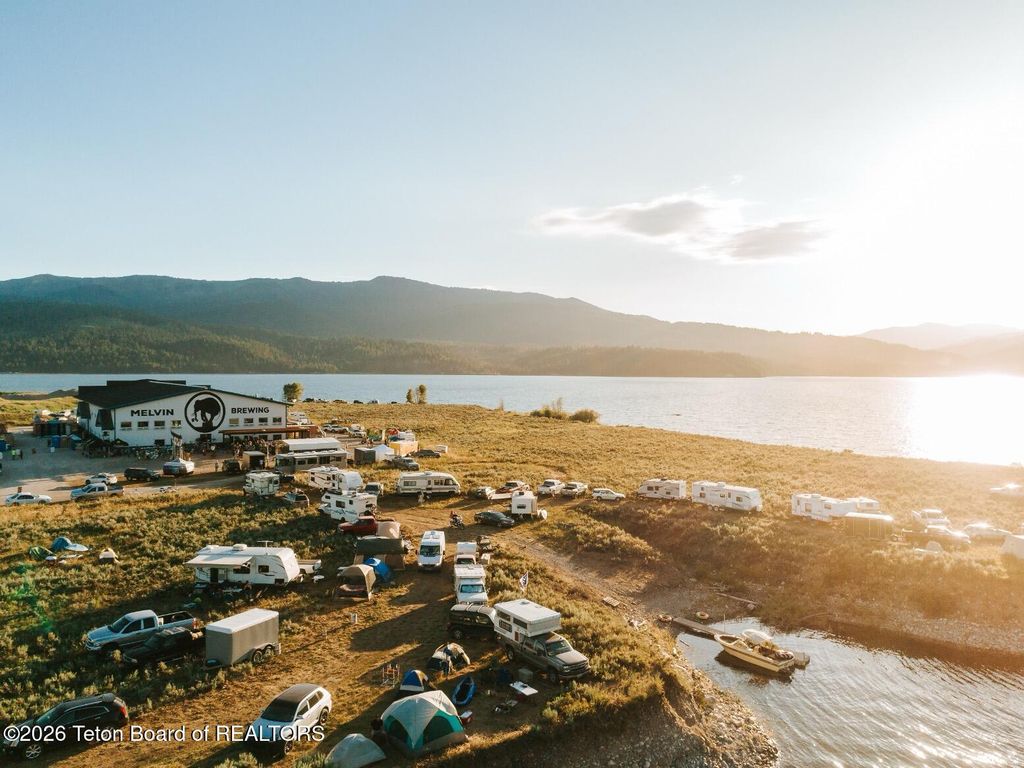 624 COUNTY ROAD 101, Alpine, WY 83128 photo 2