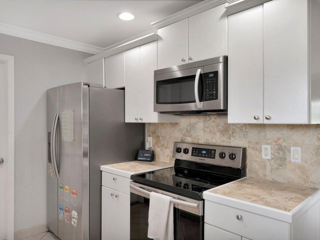 660 SW 25th St, Vero Beach, FL 32962