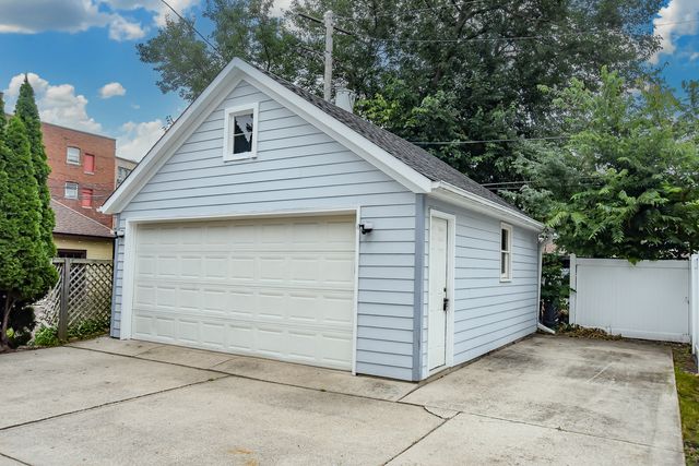 11 S Catherine Avenue, La Grange, IL 60525