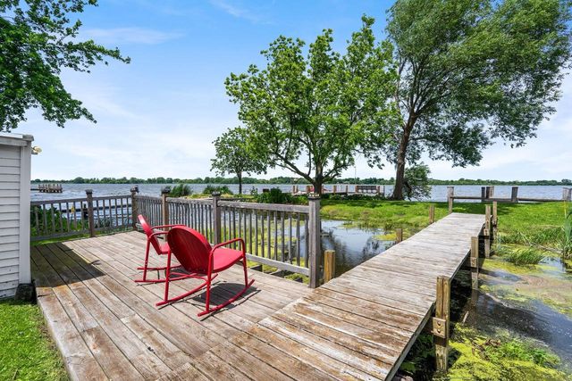 5660 W Reighmoor ROAD, Omro, WI 54963