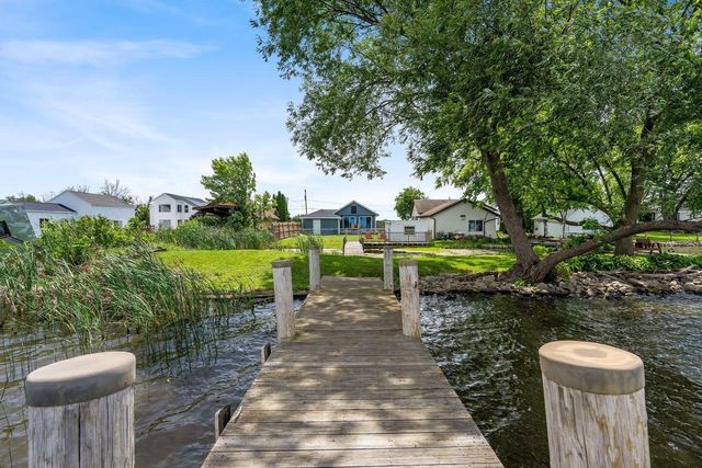5660 W Reighmoor ROAD, Omro, WI 54963