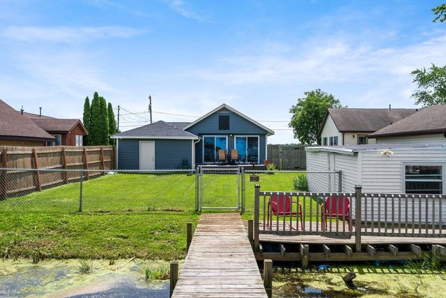 5660 W Reighmoor ROAD, Omro, WI 54963