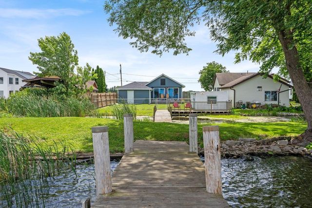5660 W Reighmoor ROAD, Omro, WI 54963