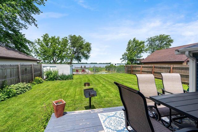 5660 W Reighmoor ROAD, Omro, WI 54963