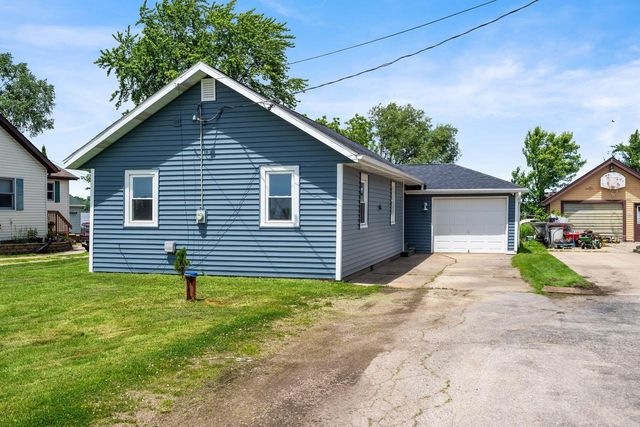 5660 W Reighmoor ROAD, Omro, WI 54963