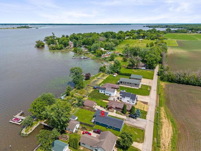 5660 W Reighmoor ROAD, Omro, WI 54963