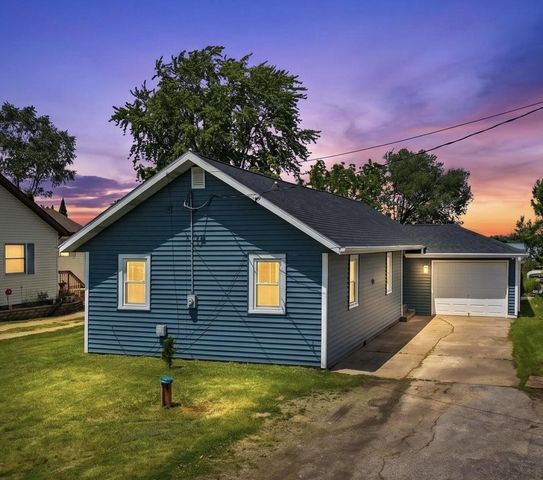5660 W Reighmoor ROAD, Omro, WI 54963