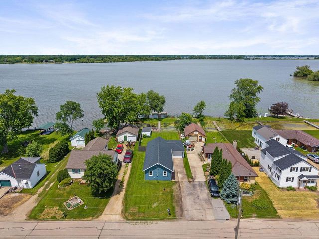 5660 W Reighmoor ROAD, Omro, WI 54963