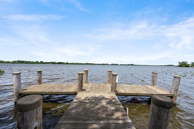 5660 W Reighmoor ROAD, Omro, WI 54963