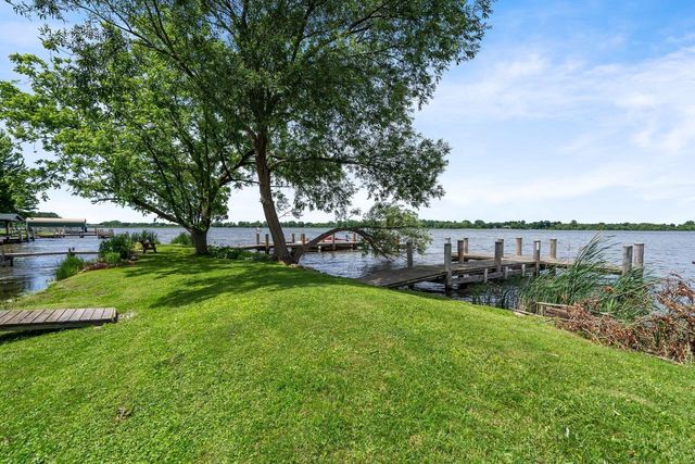 5660 W Reighmoor ROAD, Omro, WI 54963