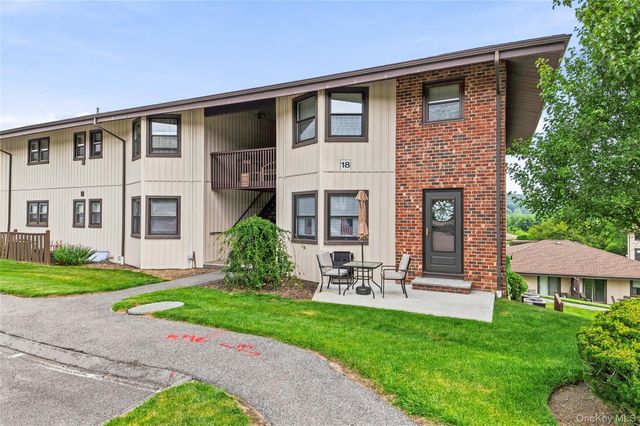 18 Hastings Court B, Yorktown Heights, NY 10598