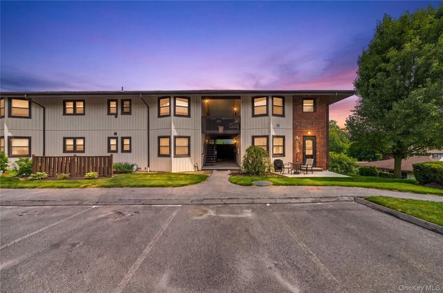 18 Hastings Court B, Yorktown Heights, NY 10598