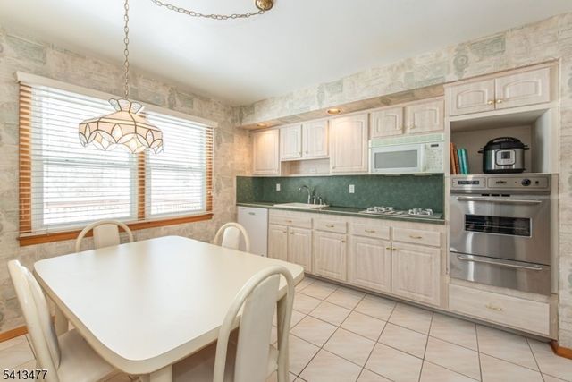 4 Brookside Ct, Parsippany-troy Hills Twp., NJ 07054