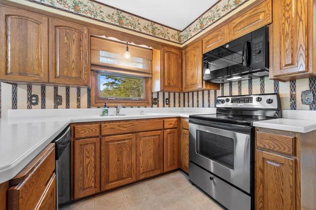 7245 N Wayside COURT, Glendale, WI 53209