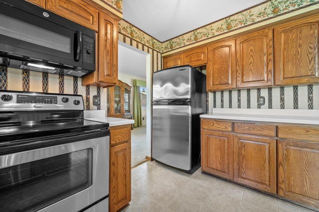 7245 N Wayside COURT, Glendale, WI 53209