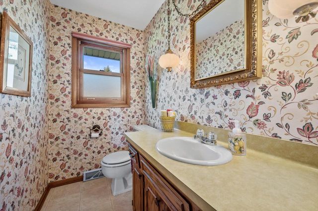 7245 N Wayside COURT, Glendale, WI 53209