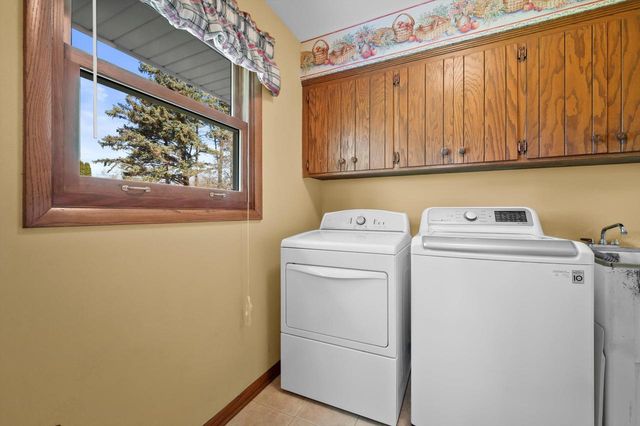 7245 N Wayside COURT, Glendale, WI 53209