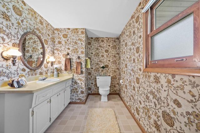 7245 N Wayside COURT, Glendale, WI 53209