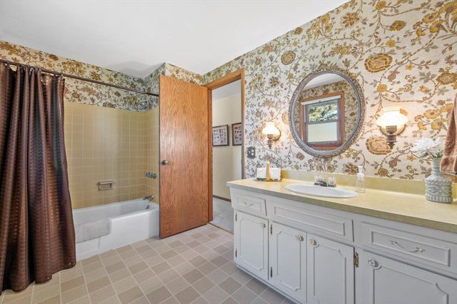 7245 N Wayside COURT, Glendale, WI 53209