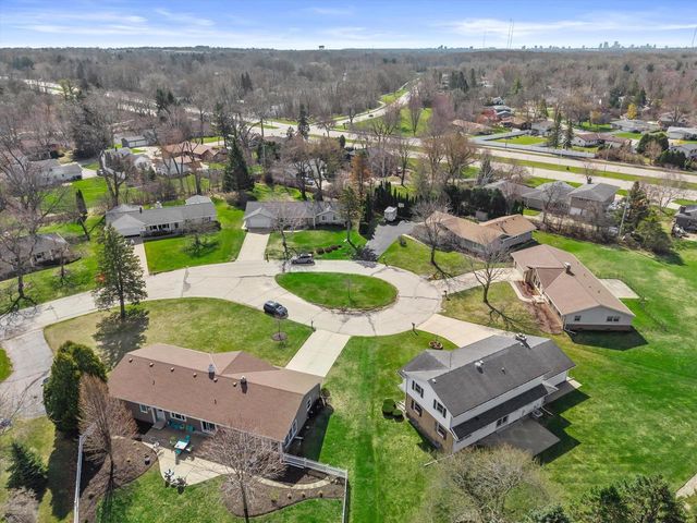 7245 N Wayside COURT, Glendale, WI 53209
