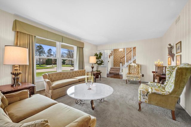 7245 N Wayside COURT, Glendale, WI 53209