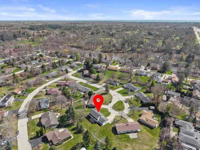 7245 N Wayside COURT, Glendale, WI 53209