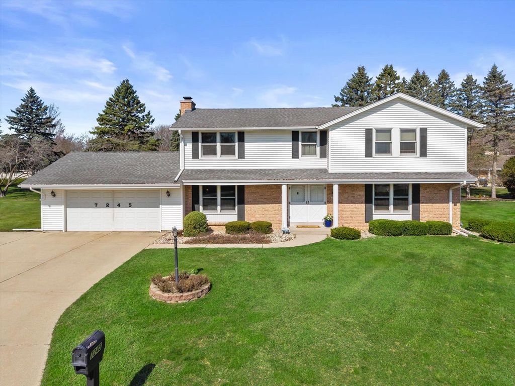 7245 N Wayside COURT, Glendale, WI 53209
