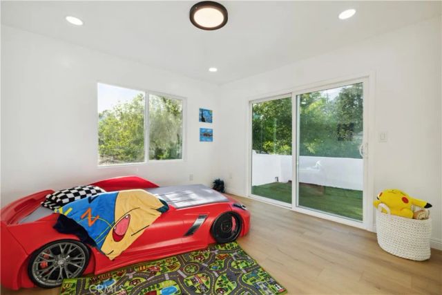 1290 E Woodbury, Pasadena, CA 91104