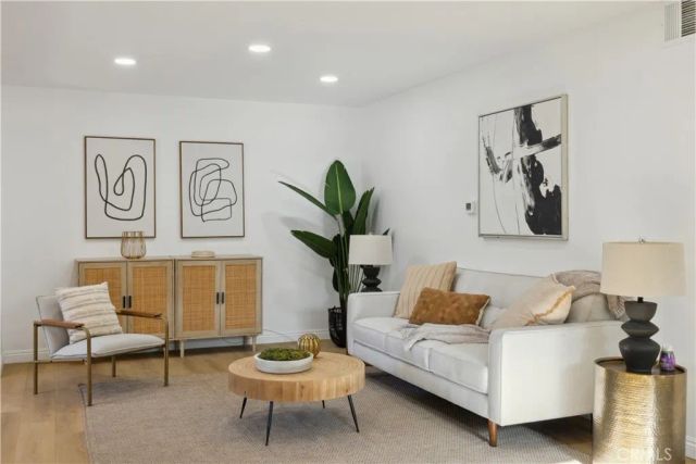 1290 E Woodbury, Pasadena, CA 91104