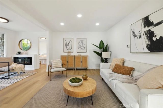 1290 E Woodbury, Pasadena, CA 91104