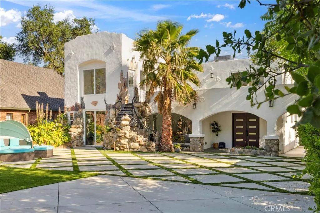 1290 E Woodbury, Pasadena, CA 91104