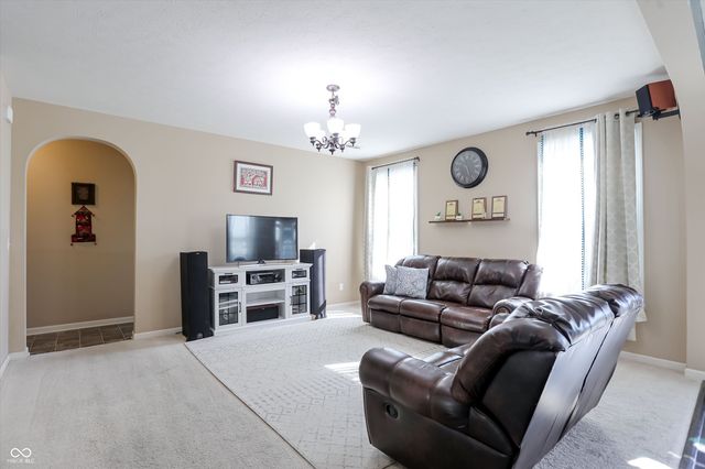 1930 Lakecrest Drive, Columbus, IN 47201