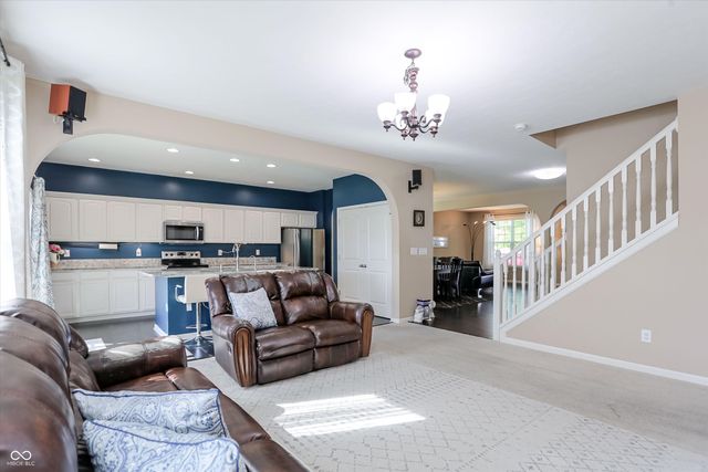 1930 Lakecrest Drive, Columbus, IN 47201