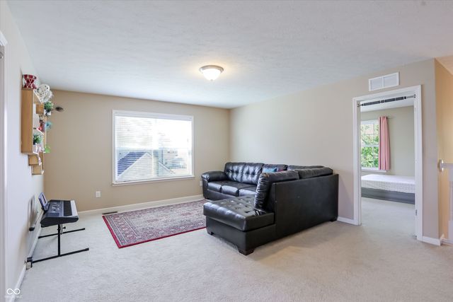 1930 Lakecrest Drive, Columbus, IN 47201