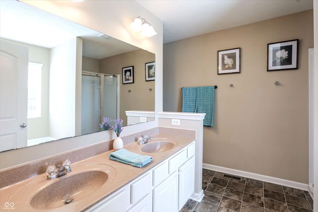 1930 Lakecrest Drive, Columbus, IN 47201