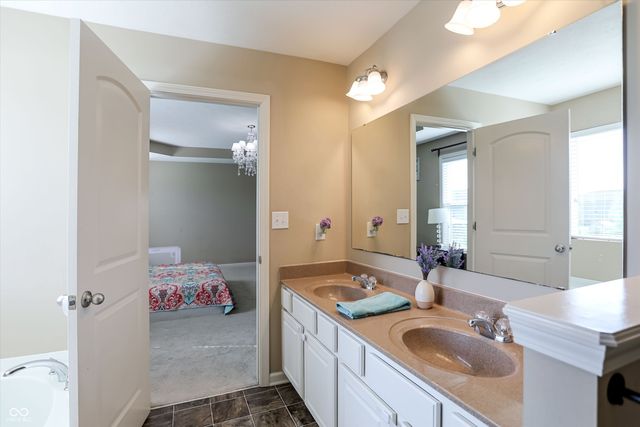 1930 Lakecrest Drive, Columbus, IN 47201