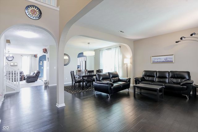 1930 Lakecrest Drive, Columbus, IN 47201