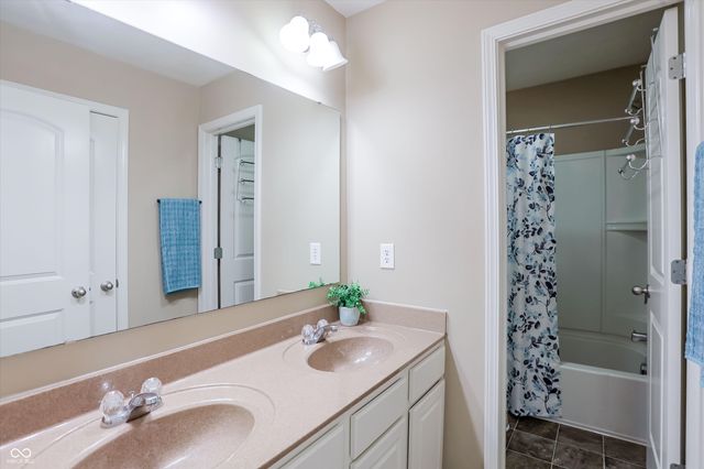1930 Lakecrest Drive, Columbus, IN 47201