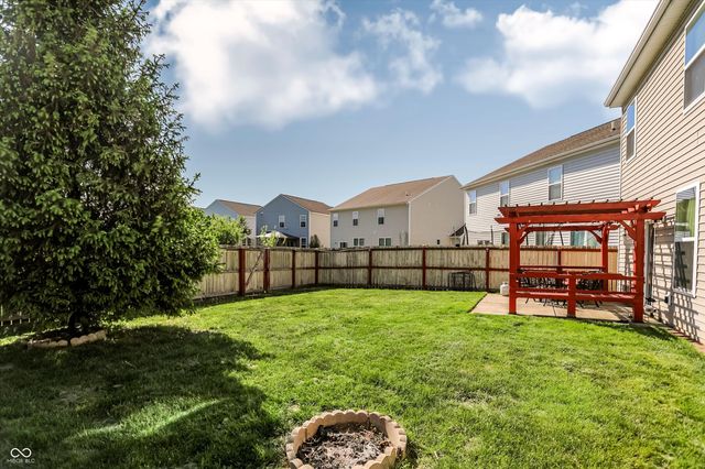 1930 Lakecrest Drive, Columbus, IN 47201