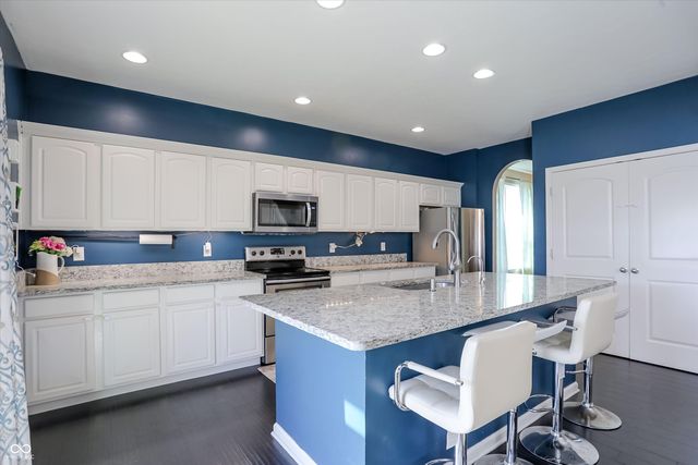 1930 Lakecrest Drive, Columbus, IN 47201