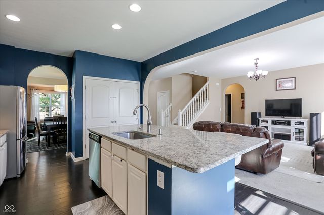 1930 Lakecrest Drive, Columbus, IN 47201