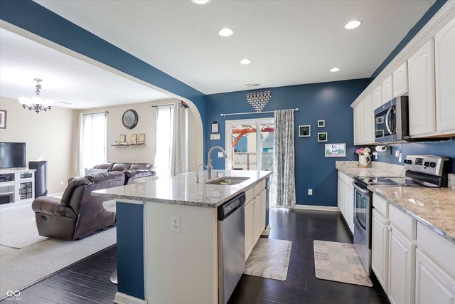 1930 Lakecrest Drive, Columbus, IN 47201