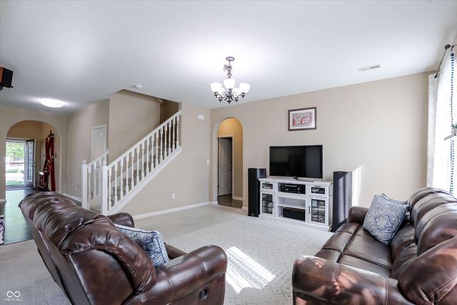 1930 Lakecrest Drive, Columbus, IN 47201