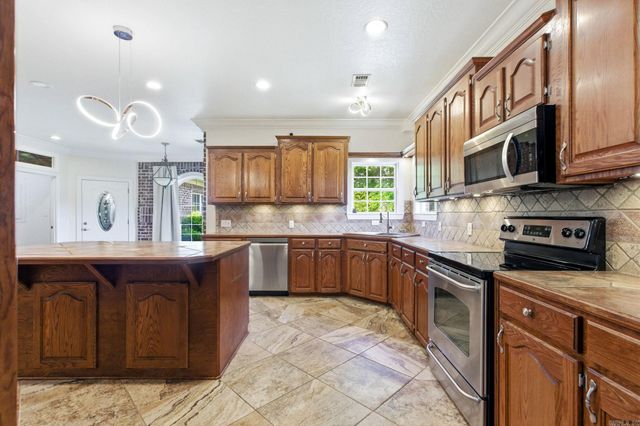 124 Wanda Gail Drive, El Dorado, AR 71730