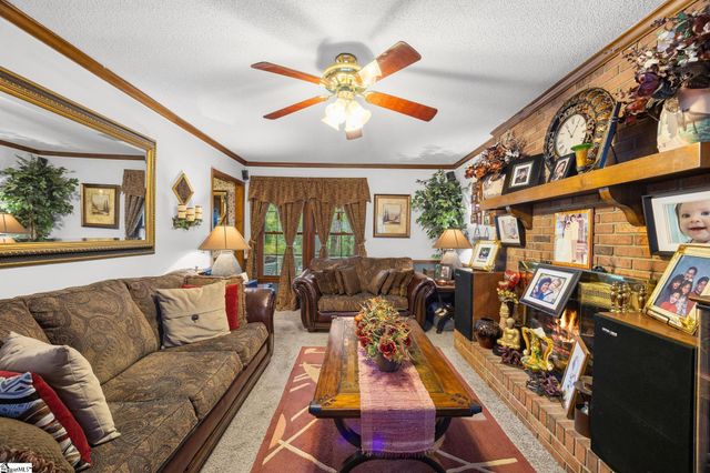 120 E Woodburn Drive, Taylors, SC 29687