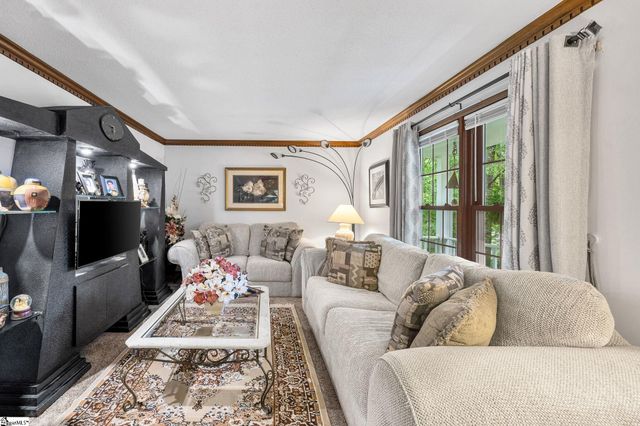 120 E Woodburn Drive, Taylors, SC 29687