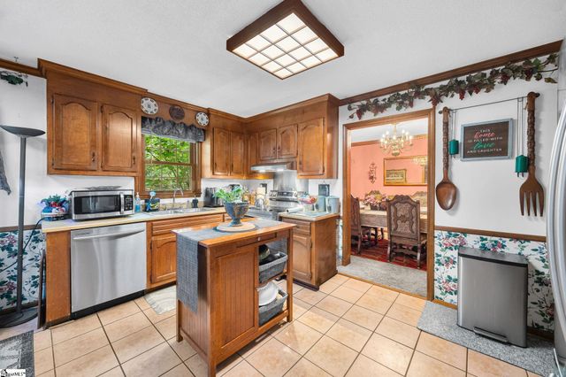 120 E Woodburn Drive, Taylors, SC 29687