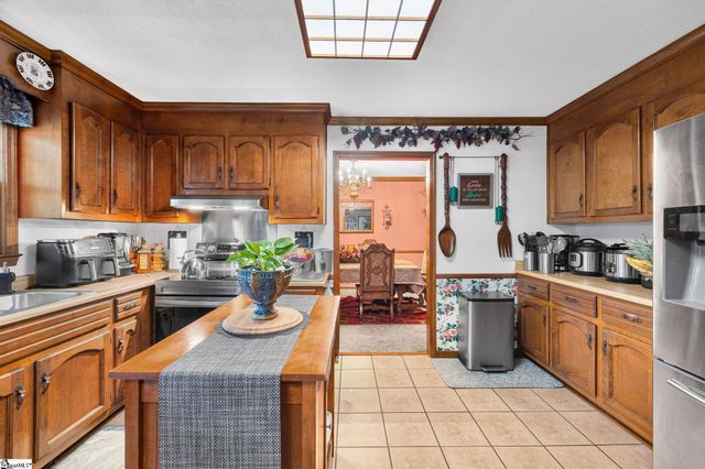 120 E Woodburn Drive, Taylors, SC 29687