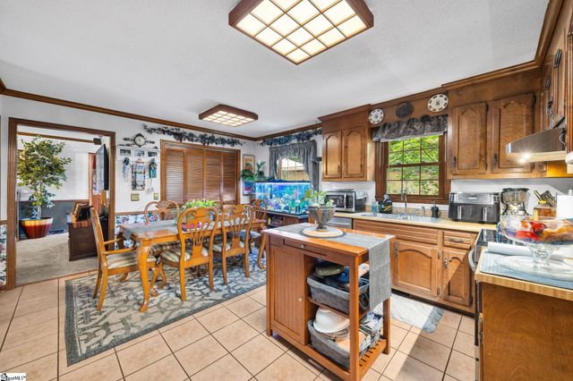 120 E Woodburn Drive, Taylors, SC 29687